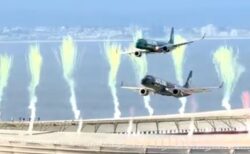 南アでラグビーの試合前、2機の航空機がスタジアム上空を超低空飛行