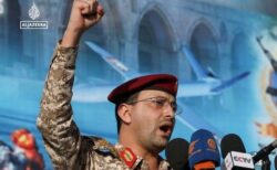 「フーシ派」がイエメン政府軍の拠点を攻撃、数十人が死傷