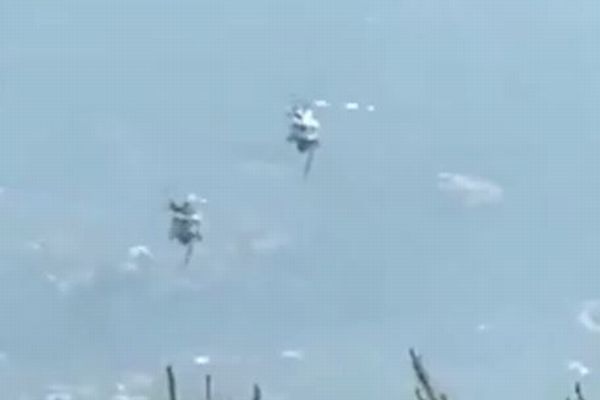 ギリシャで消火中のヘリコプター2機が空中衝突、2名が死亡【動画】