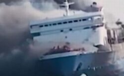 インドネシア沖でフェリーが航行中に火災、5人が死亡【動画】