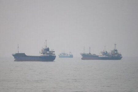 イランとオマーン、ホルムズ海峡の航路について合意