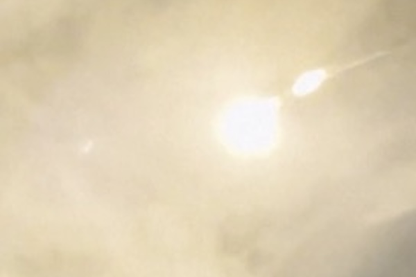 中国のロケットが打ち上げに失敗、上昇中に爆発【動画】