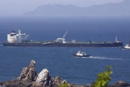 ホルムズ海峡で、UAEの船舶2隻が攻撃を受ける