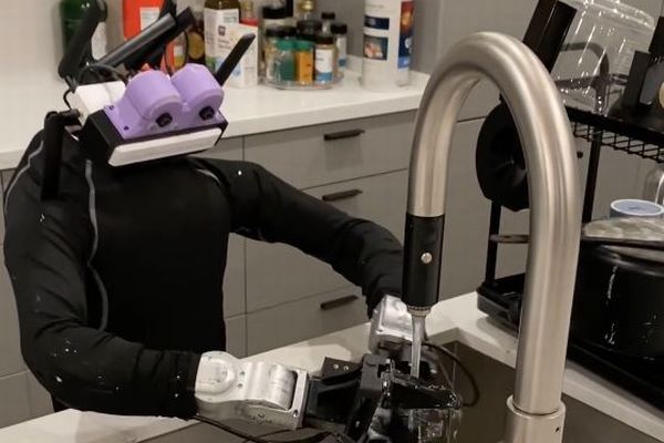 米企業、ヒト型ロボットを使った家庭清掃サービスを開始