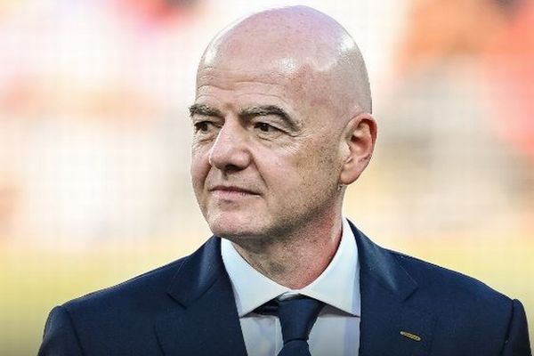 「FIFAの指導部は信頼を失った」株の売却計画撤回でも、UEFAが厳しく批判