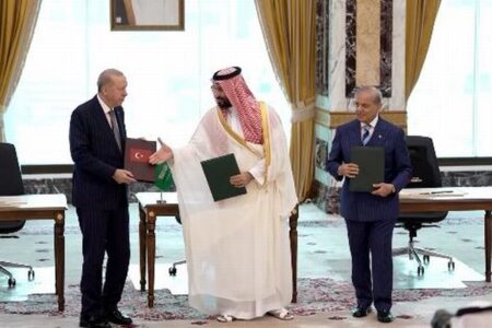 サウジアラビア、パキスタン、トルコが、NATO型の相互防衛協定に署名