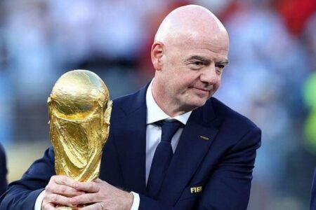 FIFAのインファンティーノ会長、愛人に退職金を支払っていた疑惑が浮上