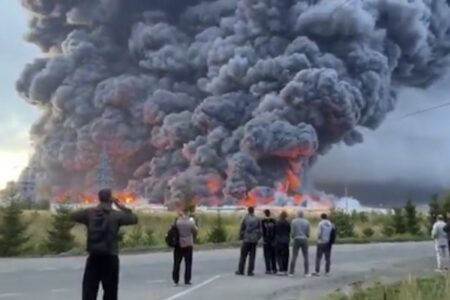 ウクライナ軍がロシアへ過去最大規模、800機以上のドローンで攻撃
