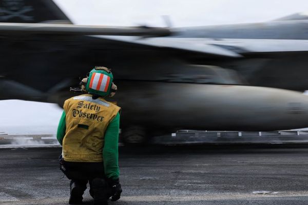 米軍がイランへ大規模な攻撃を準備か?米国市民に中東からの退避勧告