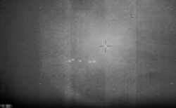 米国防省が再び未確認飛行物体の資料を公開、群れで飛ぶ物体の動画も含む