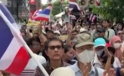 タイにあるイスラエル大使館の前で大規模な抗議デモ、国内での活動に批判が集中