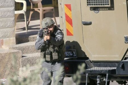 イスラエル軍、ガザ地区で市民を銃撃、女性1人と子供2人が負傷