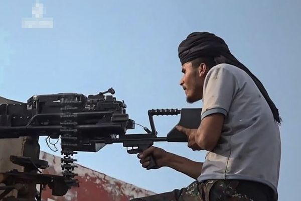 イエメンで政府軍と「フーシ派」との戦闘により、160人以上が死亡