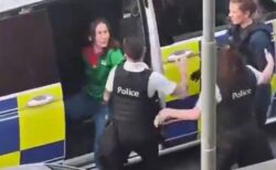 ベルギーの警察官、拘束された女性を激しく平手打ち、動画が物議を醸す