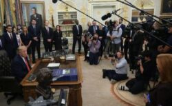 ホワイトハウスへの出入りを禁止にされた3つの報道機関、トランプ政権を訴える