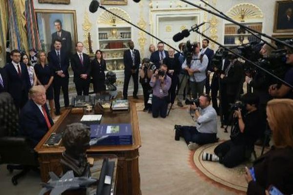 ホワイトハウスへの出入りを禁止にされた3つの報道機関、トランプ政権を訴える
