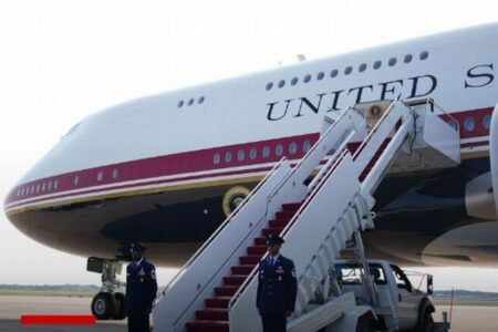 トランプ政権、大統領専用機に「CNN」の記者が搭乗するのを拒否
