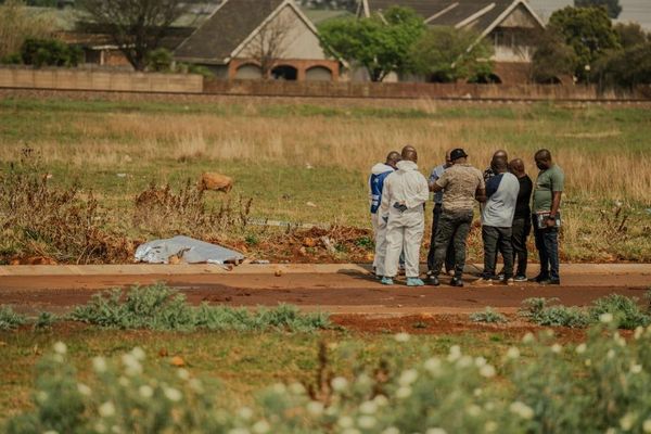 南アフリカで9人の女性が相次いで殺害された事件、2人の女を逮捕して起訴