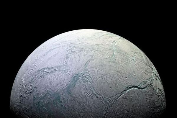 地球の微生物が土星の衛星でも生存できる可能性、模擬環境で実験