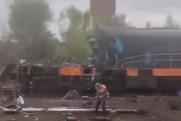 ウクライナの旅客列車にドローン攻撃、ロシア軍が英元首相とCIA元長官を標的か?