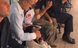 米国のファッション業界団体の代表が、動物保護活動家を力づくで拘束【動画】