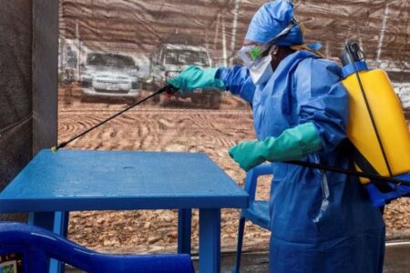 コンゴ民主共和国の政治家、エボラ出血熱の予防を訴えた後、暴行されて死亡