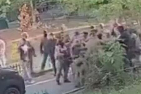 ウクライナの2つの情報機関が国内で銃撃戦、数人が負傷