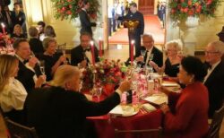 トランプ大統領、晩餐会で習主席を盛大に歓迎、「真に傑出した人物」と称賛