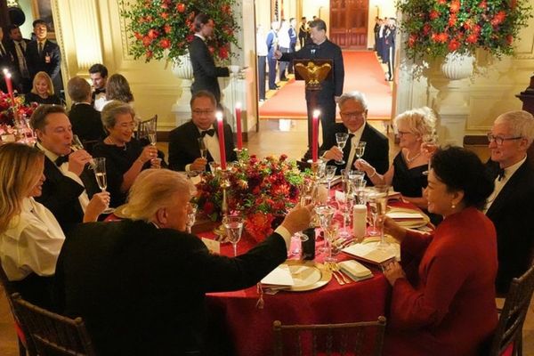 トランプ大統領、晩餐会で習主席を盛大に歓迎、「真に傑出した人物」と称賛