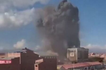 ボリビアで軍の施設が爆発、猛烈な爆風と衝撃波で2人が死亡【動画】