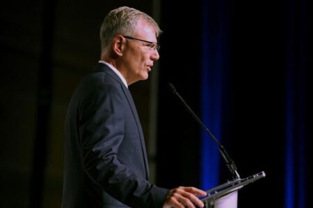 米軍が宇宙に兵器を配備、空軍の長官が初めて認める