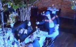 男が元妻を射殺しようとした瞬間レストラン従業員がタックル、監視カメラ映像が衝撃的