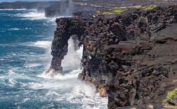 ハワイ島にある岩のアーチ、ハリケーンの影響で崩落