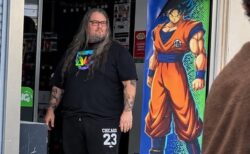 フランス各地で漫画・ゲーム専門店が略奪被害　暴徒に立ち向かった店長の映像が拡散