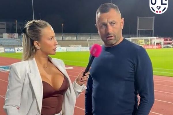 チェコのサッカーの監督、セクシー過ぎる女性リポーターに目を合わせず【動画】