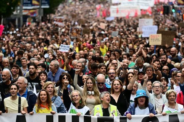 スペインで住宅対策を求め、各地で抗議デモ、全国的なストライキを求める