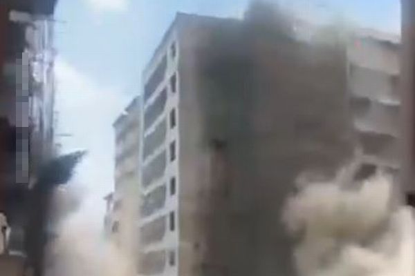 ケニアの首都で高層ビルが倒壊、人々が瓦礫の下敷きに【動画】