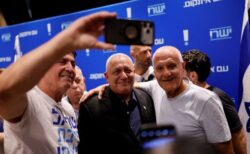 イスラエルの総選挙で与党連合が53議席、野党連合が48議席を獲得