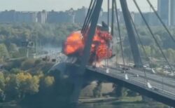 ロシア軍がウクライナの橋を連日攻撃、通行の制限と交通渋滞を引き起こす
