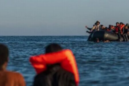 英仏海峡横断中に小型ボートが沈没した事件、6人の男に有罪判決