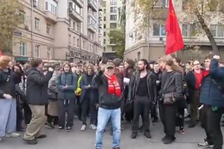 ロシア共産党の党員が不正選挙に抗議、65人が拘束される