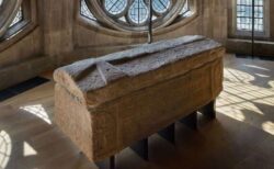 英・ウェストミンスター寺院で発掘されたローマ時代の石棺、長年の謎を解明